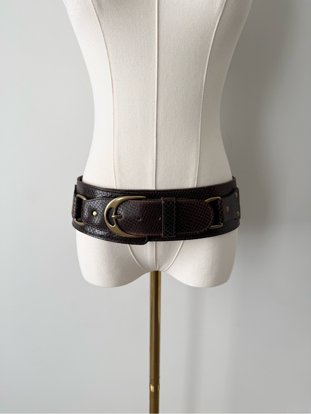 Vintage brown snake skin genuine leather chunky belt.